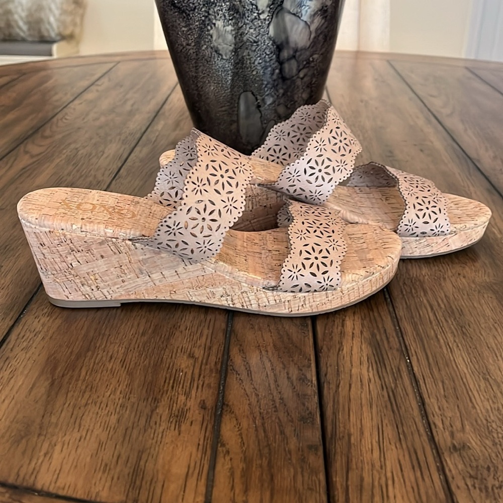NWT. XOXO Tan Sandal